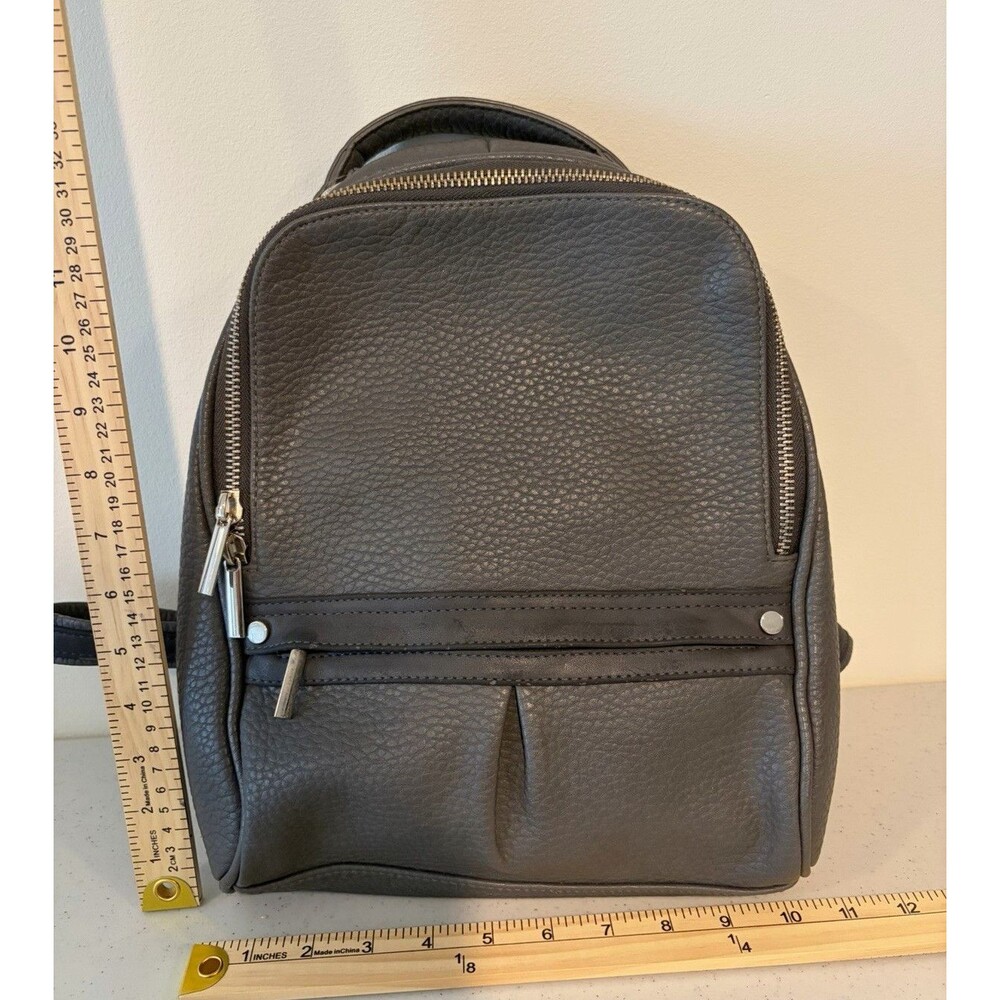 Prince & Fox Gray Pebbled Women’s Backpack, Zip, Adjustable Strap, Pockets